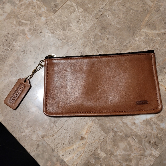 Coach Handbags - Vintage Coach #7170 Tan Slim Makeup Bag w/ coach keychain + Coach Dustbag